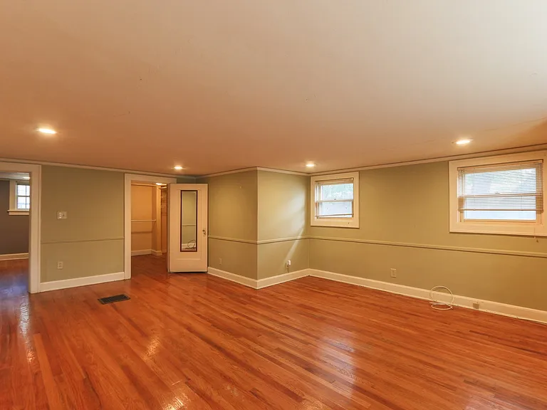 224 E Winthrope Rd — Photo 14
