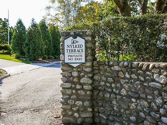 Entrance to Nylked Terrace