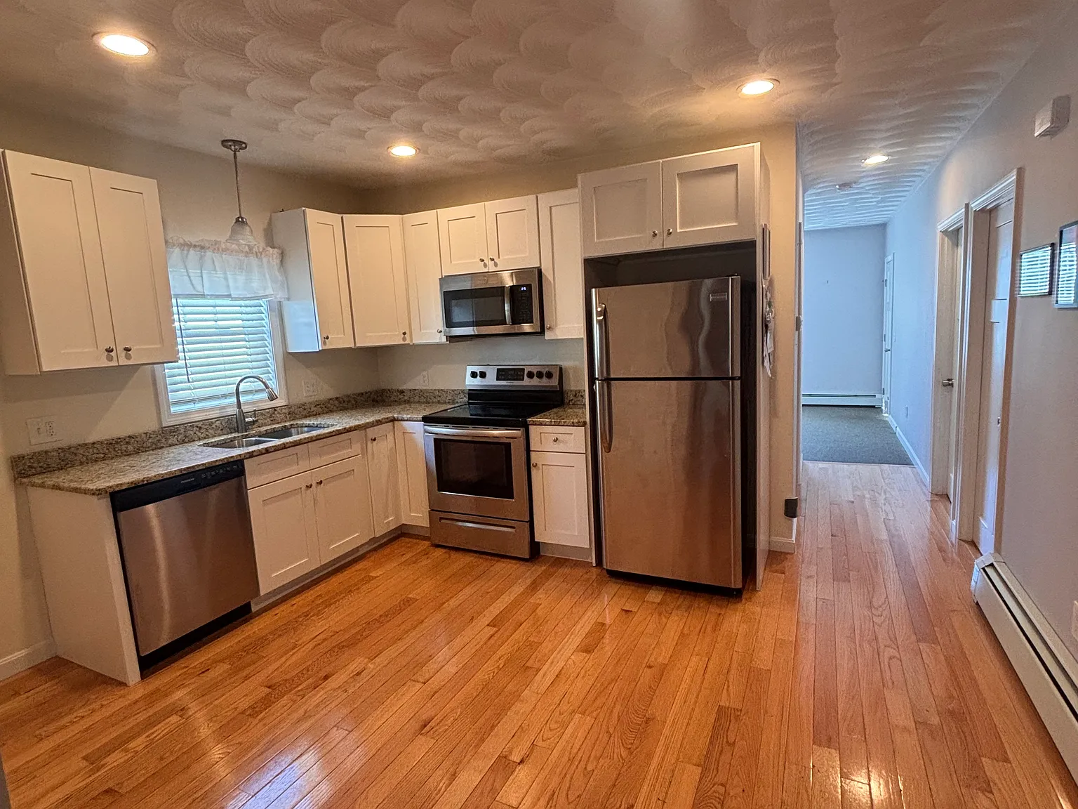 3 bed, $2,200 — Photo 4