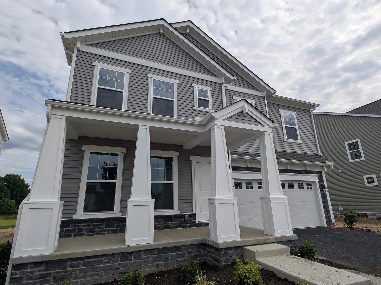 4 bed, 2.5 bath, 2747 sqft, $3,300 — Photo 1