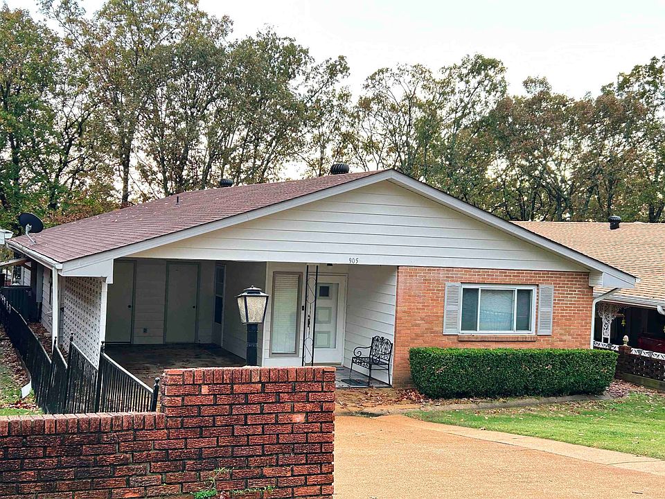 1st image of 905 N Manor Dr