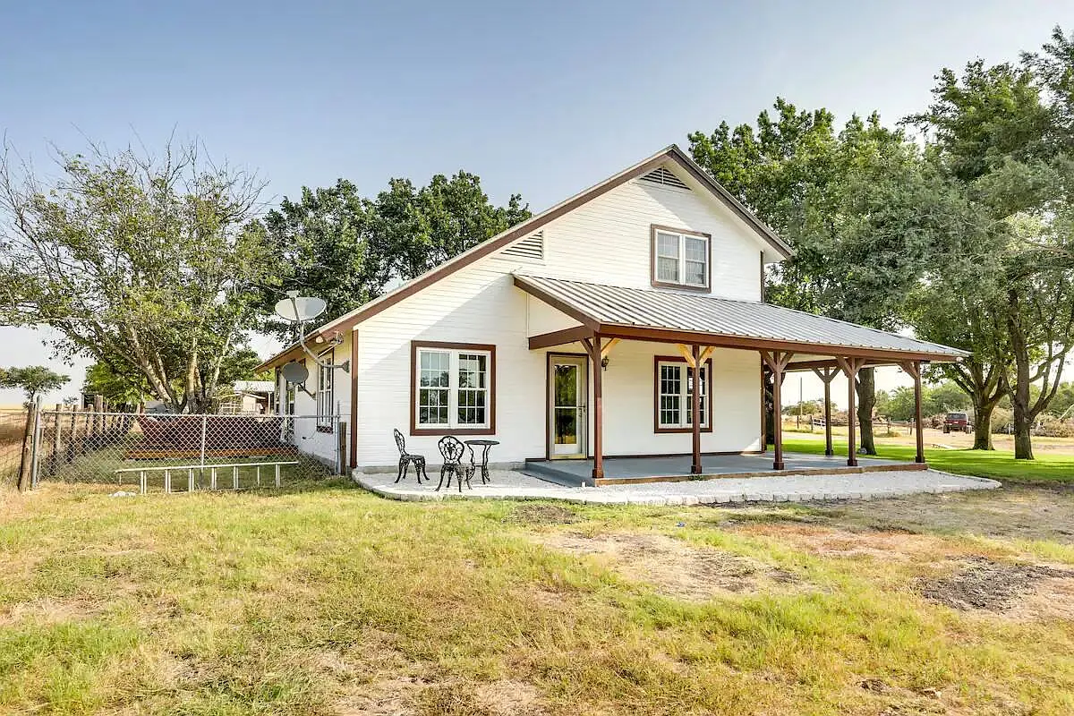 3 bed, 2.0 bath, 1764 sqft, $3,095 — Photo 1