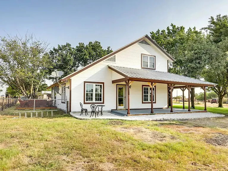 1616 County Road 463 — Photo 1