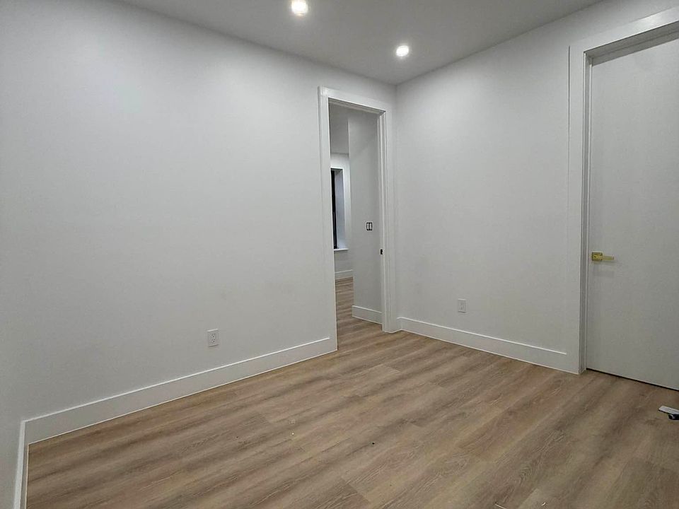 1st image of 54 Carmine St #6