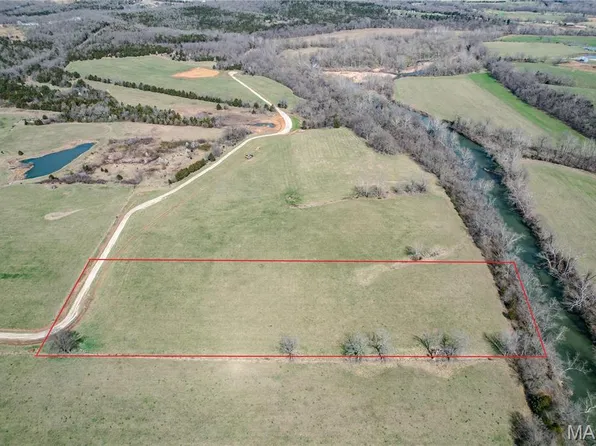 30450 Honeysuckle Cir, Lebanon, MO 65536