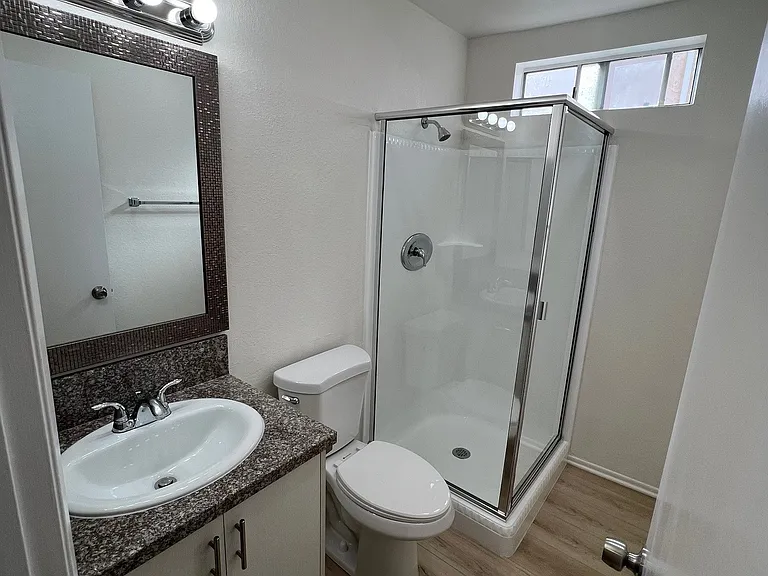 1350 Glenwood Rd #5 — Photo 11