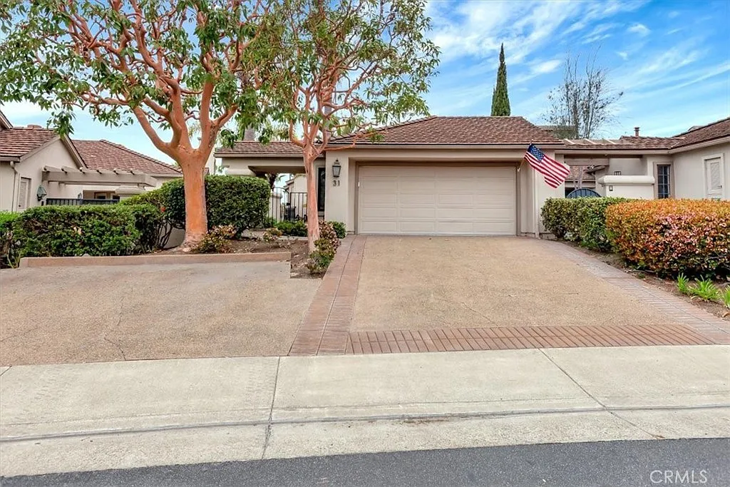 2 bed, 2.5 bath, 2374 sqft, $10,500 — Photo 2