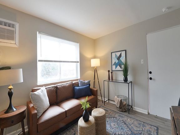 2nd image of 3320 Greenwood Blvd #1
