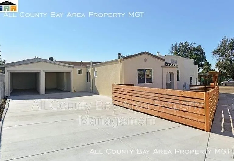 2462 Taylor Ave #B — Photo 2