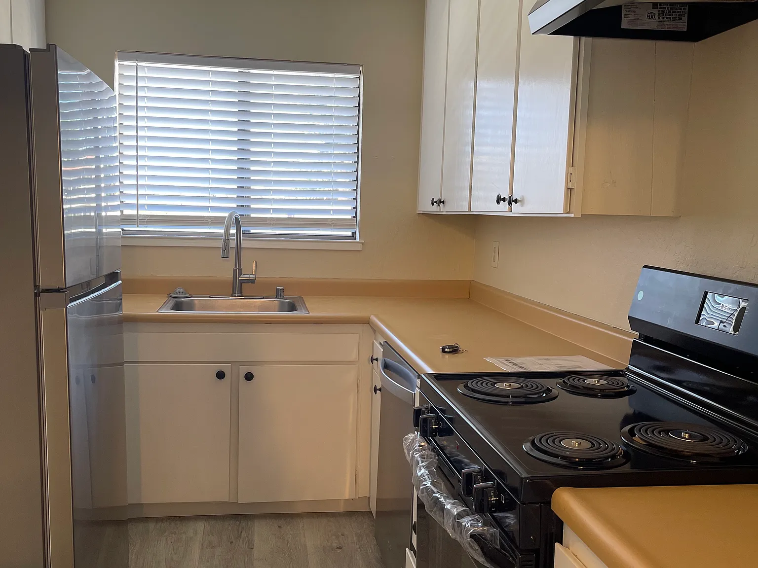 2 bed, 1025 sqft, $2,500 — Photo 2