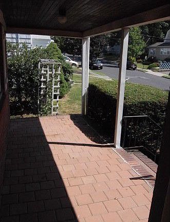4th image of 110 Ilford Ave