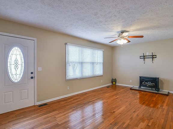 5th image of 324 Kay Ave