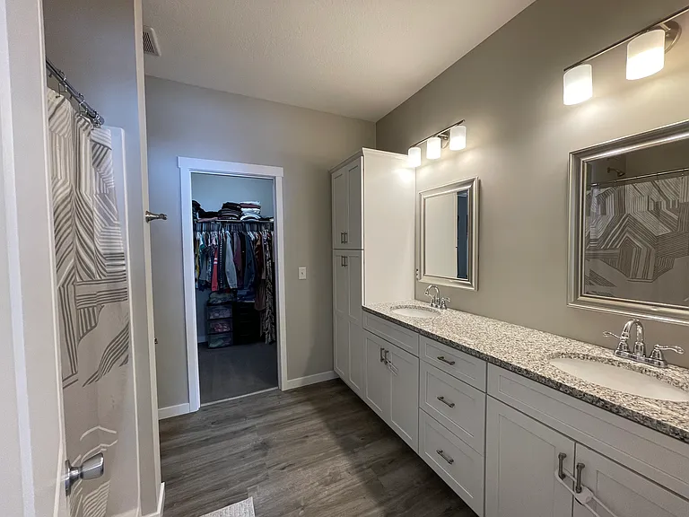 525 E Broadway St — Photo 9