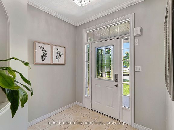 4th image of 35 Dubrick Cres