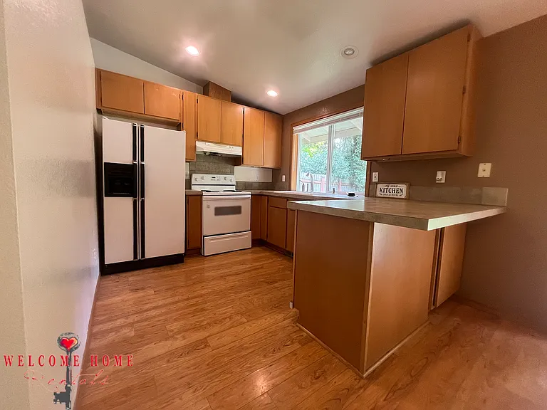 17819 Upland Dr SE — Photo 9