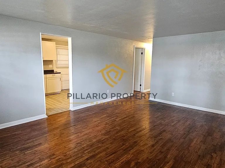 1404 S Harrison St — Photo 6