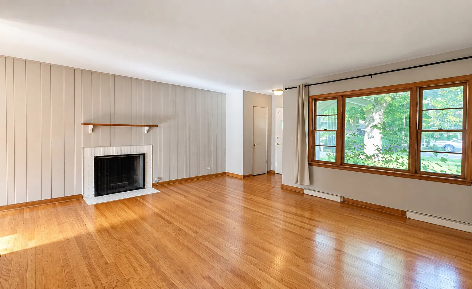 2 bed, 1060 sqft, $2,300 — Photo 3