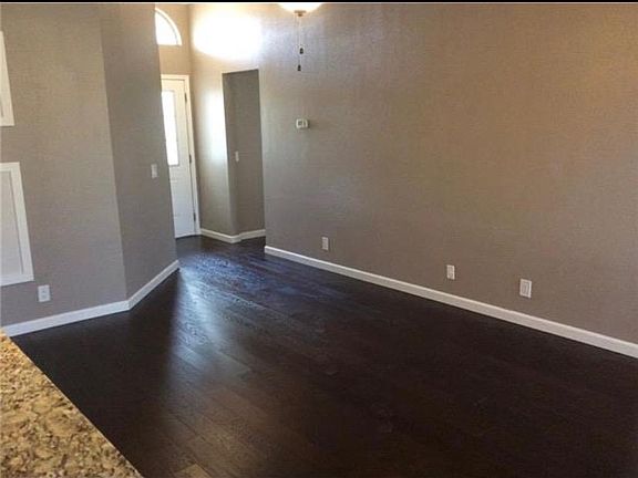 4th image of 320 Briarstone Dr