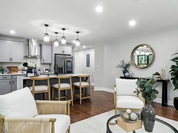 2256 High St SE APT 4, Washington, DC 20020