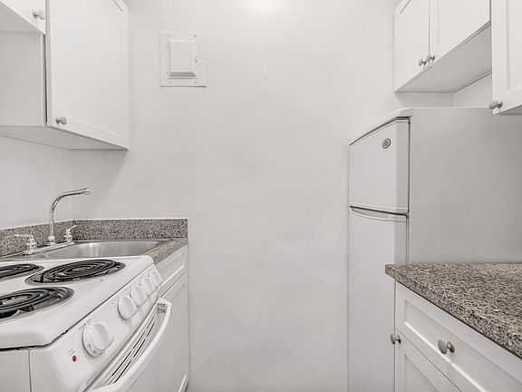 3rd image of 24 5th Ave APT 1511