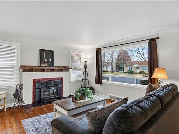 4th image of 2704 W Hoffman Ave