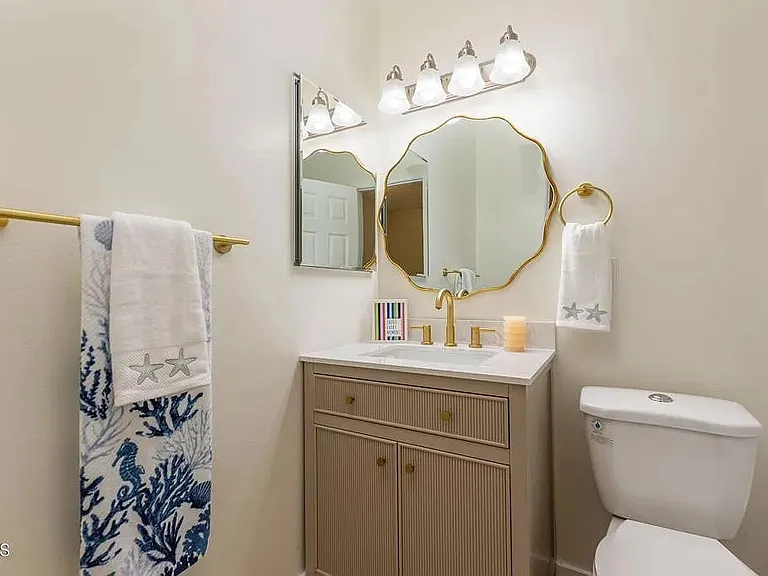2603 N Yardarm Ave — Photo 2