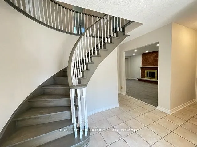 743 Fieldstone Rd — Photo 3