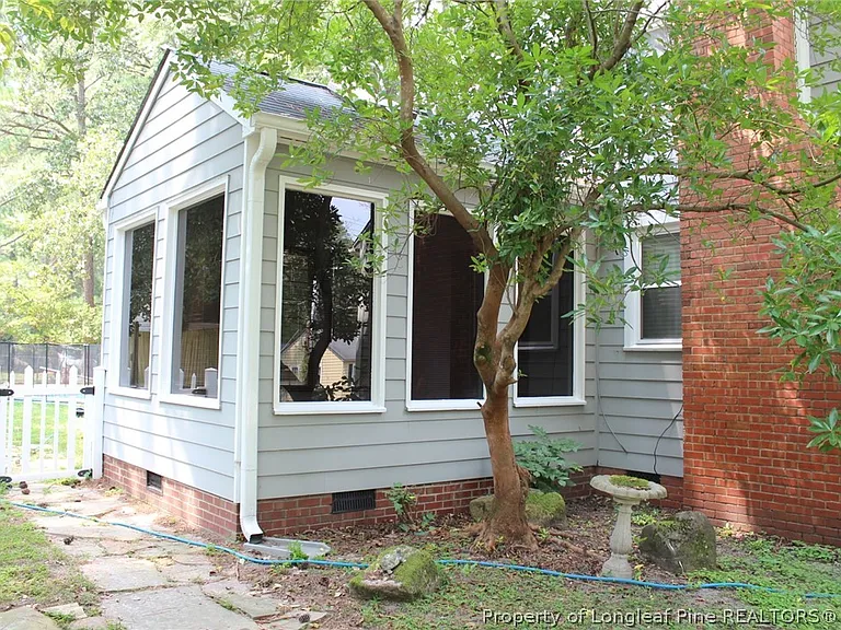 236 Pinecrest Dr — Photo 3