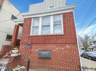 67-17 73rd Pl, Middle Village, NY 11379