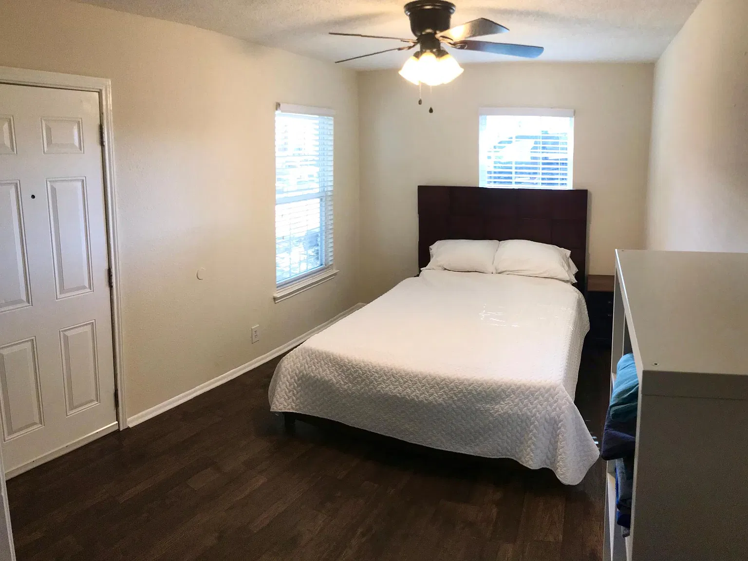 2 bed, 1.5 bath, 900 sqft, $2,000 — Photo 3
