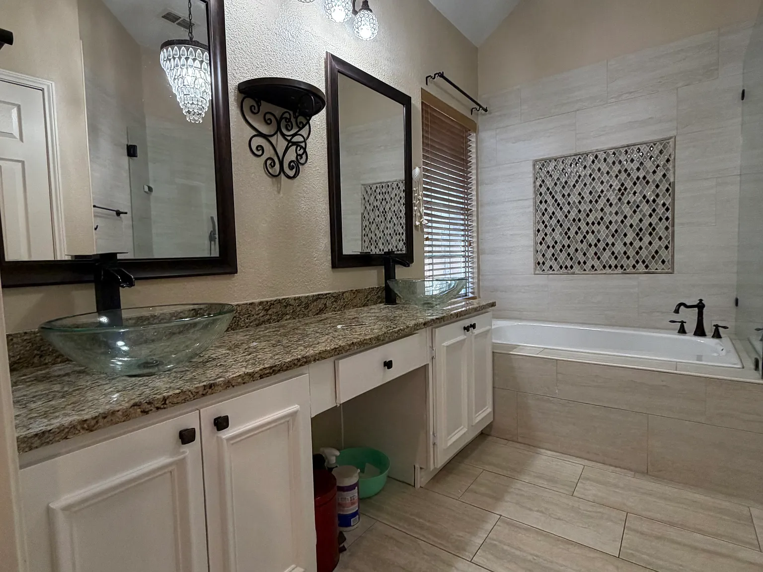 4 bed, 2.5 bath, 2510 sqft, $2,850 — Photo 3