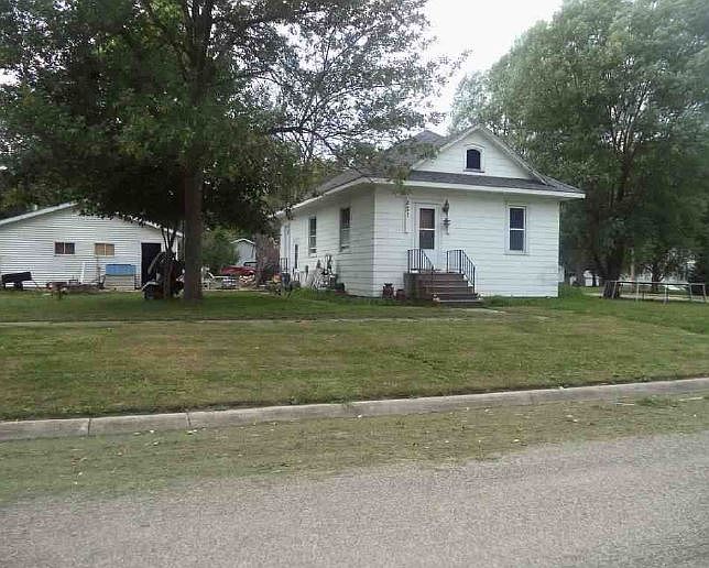 2nd image of 821 Walnut St