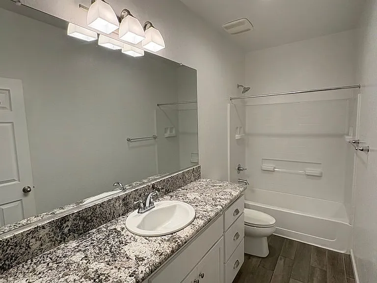 1620 W Porter Ave — Photo 7