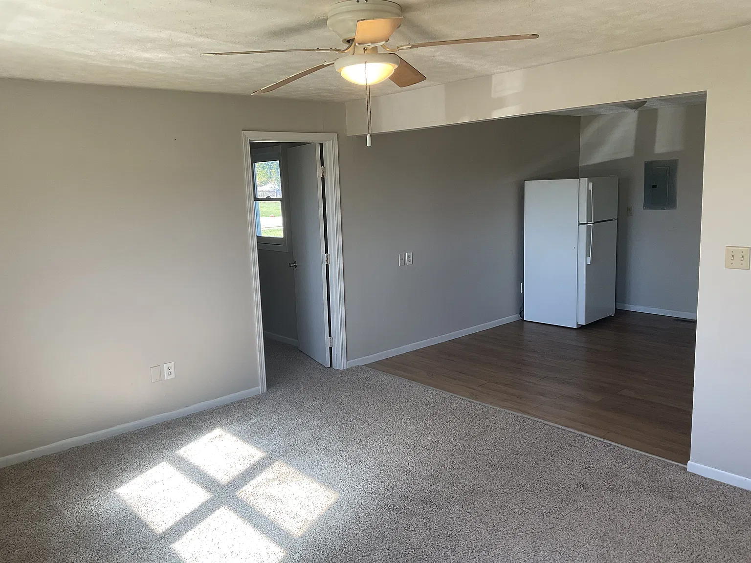 3 bed, 900 sqft, $1,400 — Photo 2