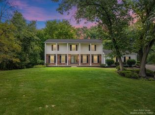8423 Pawnee Trl, Pinckney, MI 48169