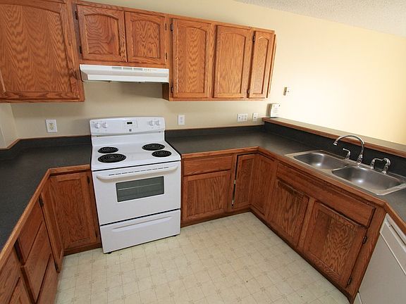 3rd image of 11741 Millpond Ave