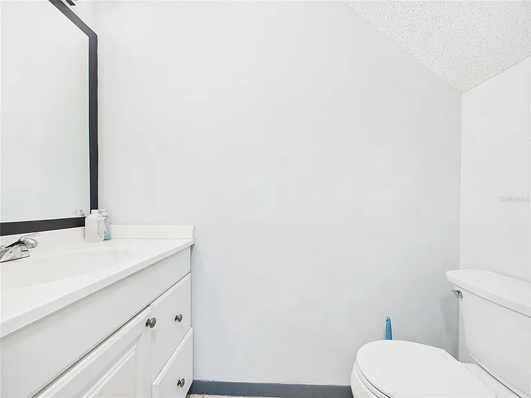 11239 Cedar Hollow Ln — Photo 13