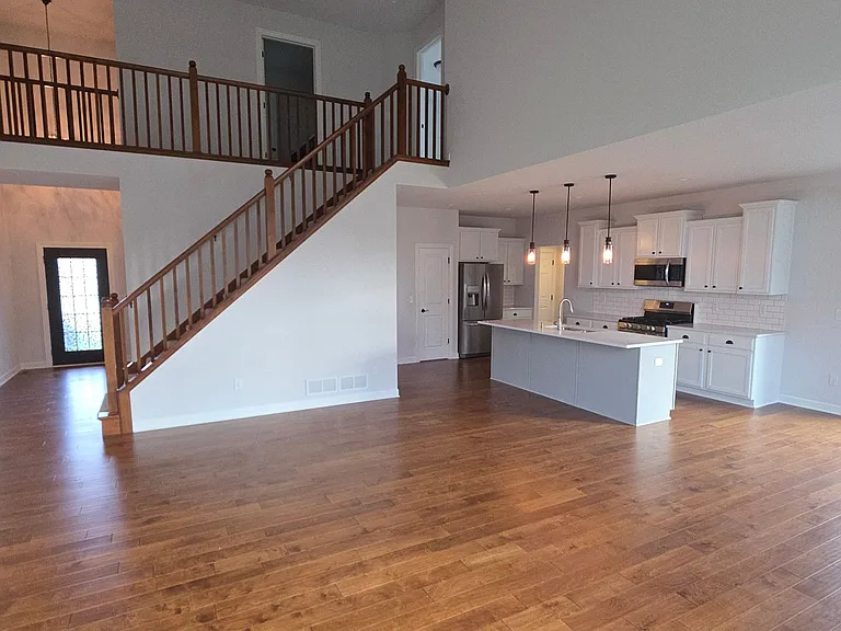 W239N3743 River Birch Ct — Photo 6