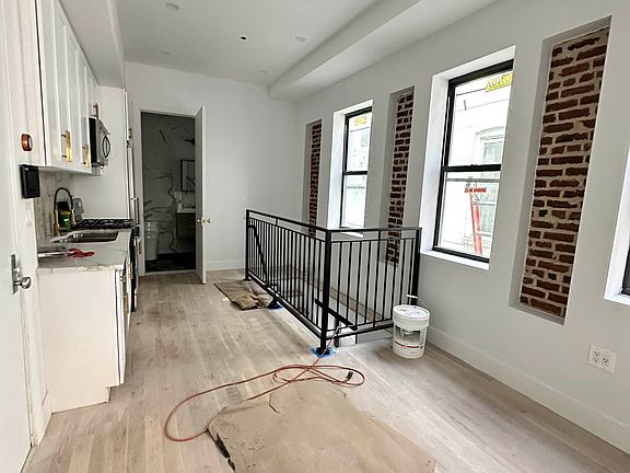 3rd image of 942 51st St #1F