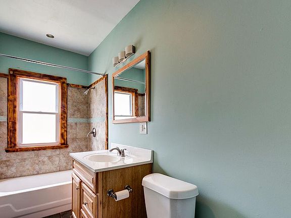 4th image of 17203 Grovewood Ave #1
