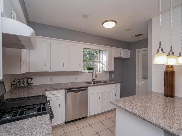 3027 Longhorn Dr, Rosenberg, TX 77471