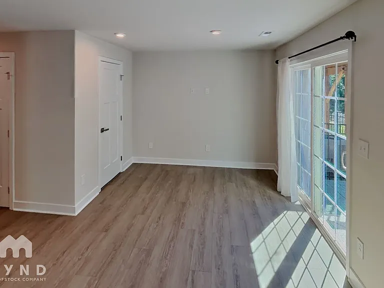 2423 Dr Carver Rd — Photo 3