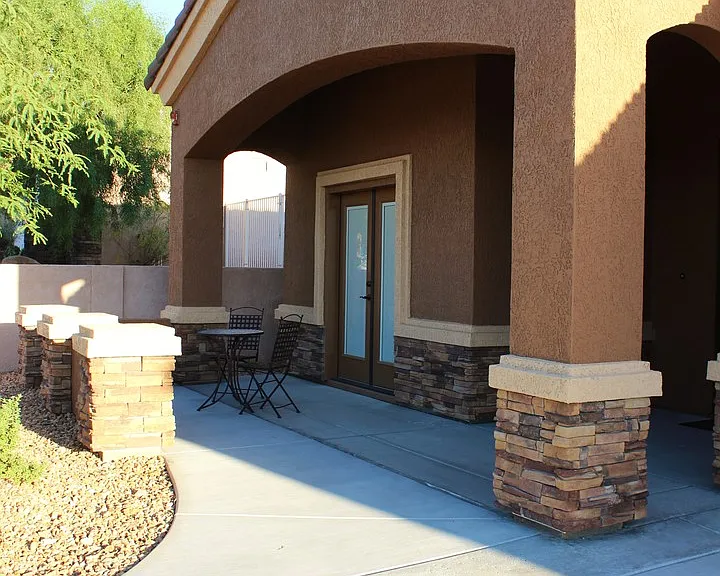 1074 Gleneagles Dr — Photo 2