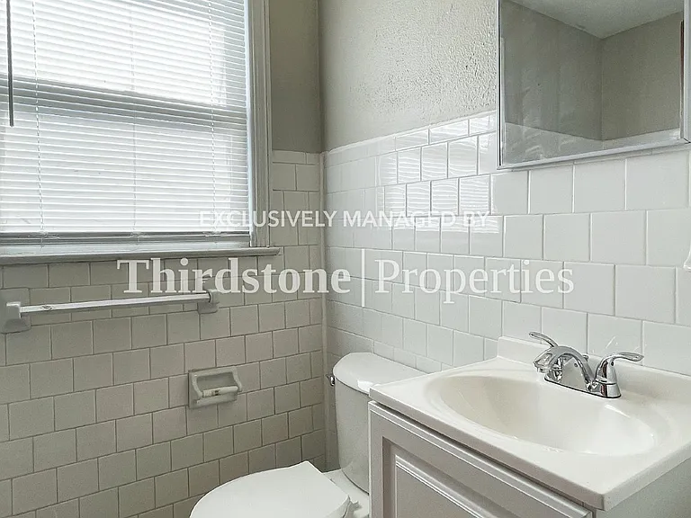 318 E 19th St — Photo 11