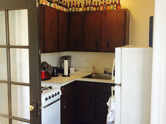 5th image of 933 W Oakdale Ave APT 3S