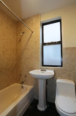 Rented by REZI | media 13