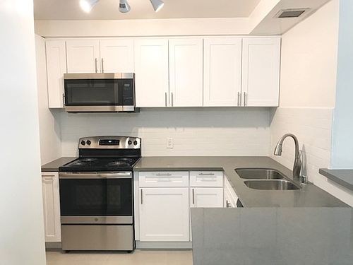 4th image of 642 N West Knoll Dr APT 103