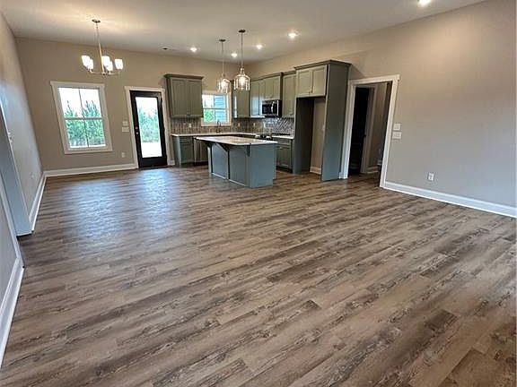 5th image of 5358 Lee Road 254
