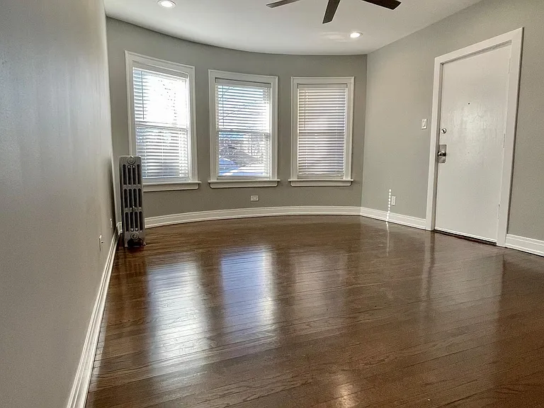1434 W Farragut Ave #2C — Photo 1