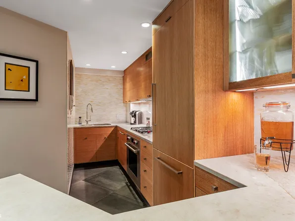 430 West 34th Street LH image 3 of 16